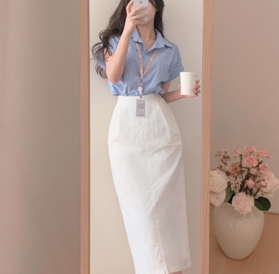 Các nàng nên diện áo sơ mi kẻ sọc khi hoàn thiện phong cách mùa hè. 