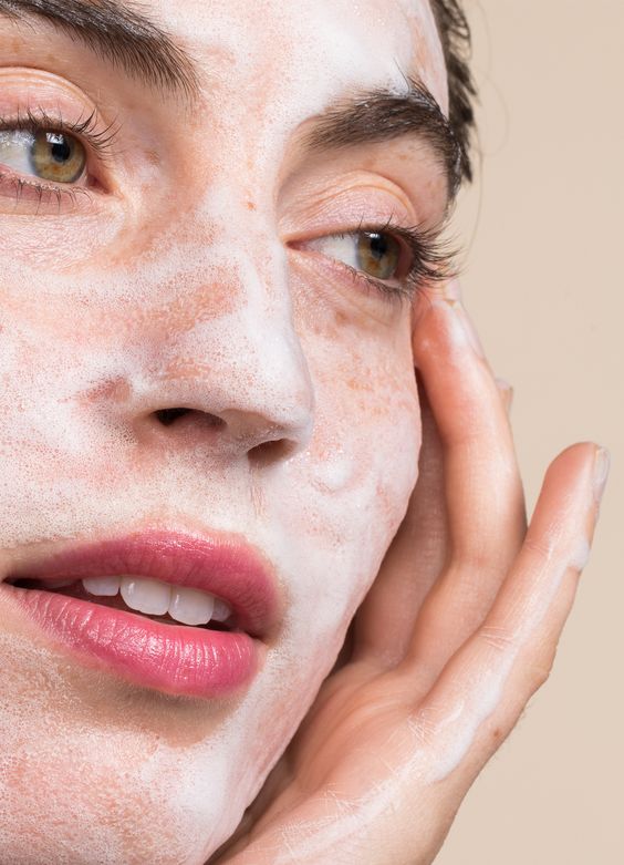 Rửa mặt nhẹ nhàng hai lần mỗi ngày thực sự là khá cần thiết để giữ cho Mừng SHBET phiên bản mới 2025 của bạn trông tươi trẻ. 