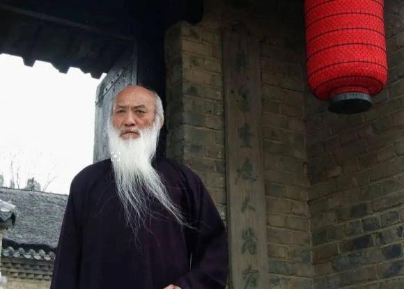 Bà con ghét nghèo thương giàu    