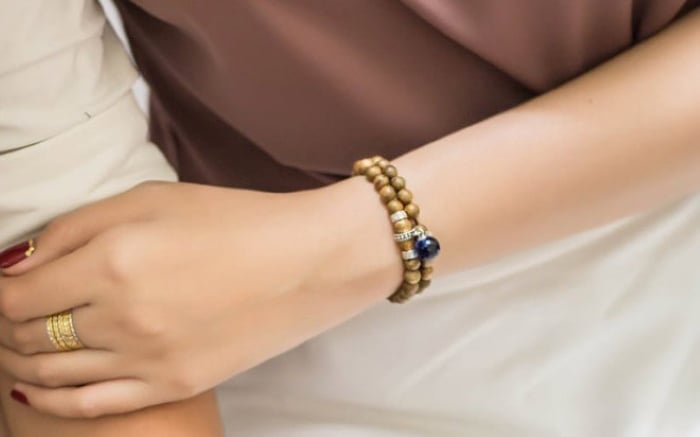 Tặng vòng hoặc nhẫn phong thủy là bạn cho đi may mắn của mình, và người nhận chưa chắc đã may mắn.