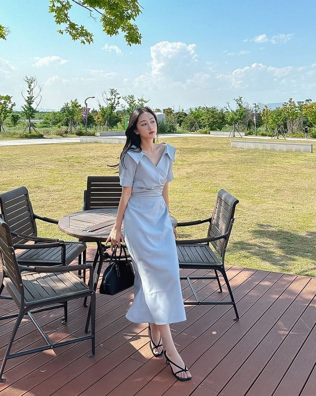 Mẫu váy nhấn eo màu xanh pastel đảm bảo đúng chất Shbet999 com đăng nhập đúng chất công sở