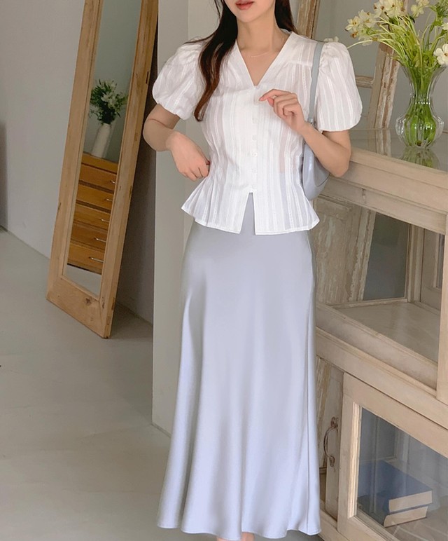 Outfit trên cũng rất dịu mắt, thích hợp để diện trong ngày nắng nóng.