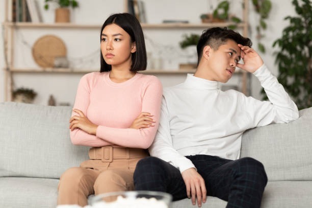 Nếu một phụ nữ không đủ kiên nhẫn và sự đồng ý rõ ràng trong mối quan hệ, hoặc bị kích thích bởi những hành động tán tỉnh của đồng nghiệp nam, nguy cơ ngoại tình sẽ rất cao.    