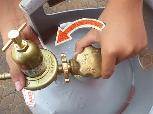 Việc khóa van bình gas là cần thiết và nên được thực hiện bởi tất cả các hộ Shbet111 slot, casino, thể thao, xổ số, nhà hàng, và cơ sở kinh doanh sử dụng bếp gas. 