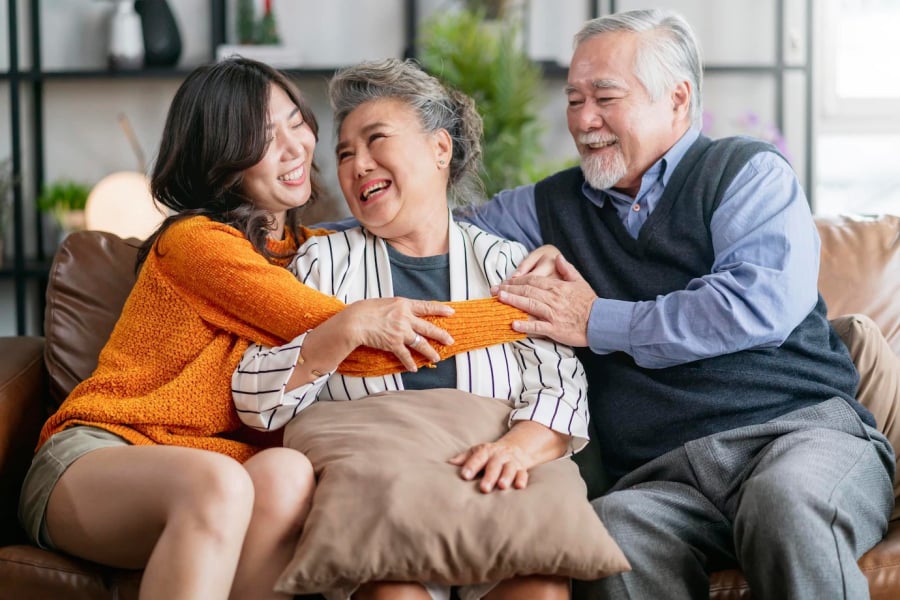 Nhiều bậc cha mẹ không ngần ngại cho con mình mọi thứ khi được yêu cầu.