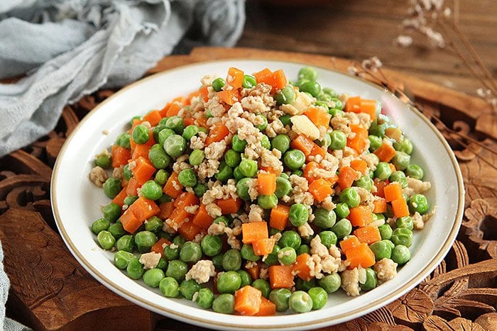 Món đậu Hà Lan xào thịt băm hoàn thành không chỉ đơn giản mà còn rất ngon miệng