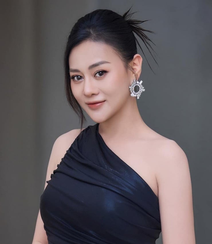  Phương Oanh từng gây chú ý khi sang Hàn Quốc năm 2018 chỉnh sửa đồng loạt mắt, mũi, cằm