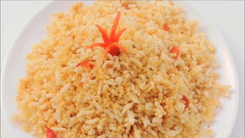 Thưởng thức cơm chiên giòn