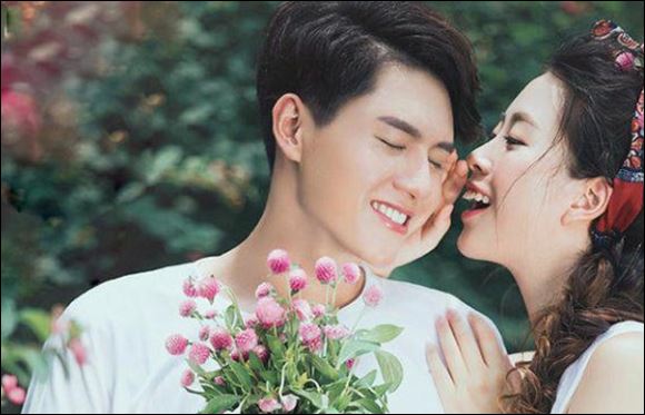 Bởi thế nên khi đàn ông nói sẽ luôn ở bên cạnh phụ nữ sẽ khiến cô ấy cực kỳ hạnh phúc, an tâm mà yêu bạn. (ảnh minh họa)