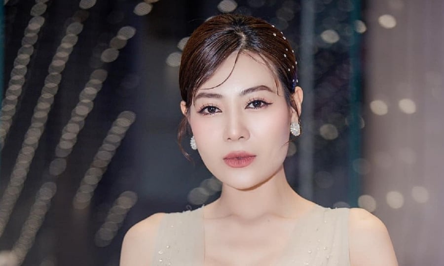Cô đăng clip ăn xoài xanh, tiết lộ đang thèm chua.