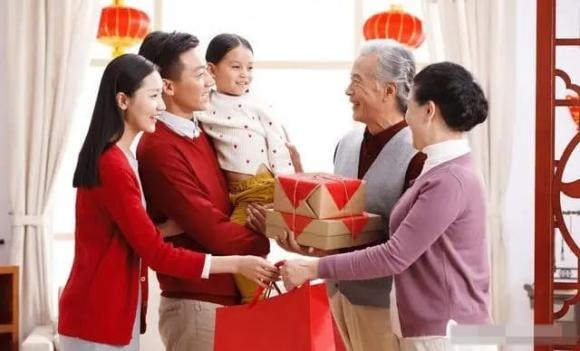 Khi người cao tuổi cảm thấy sức khỏe của mình bắt đầu kém đi, đó là thời điểm lý tưởng để cân nhắc việc chuyển giao tài sản cho con cái. 