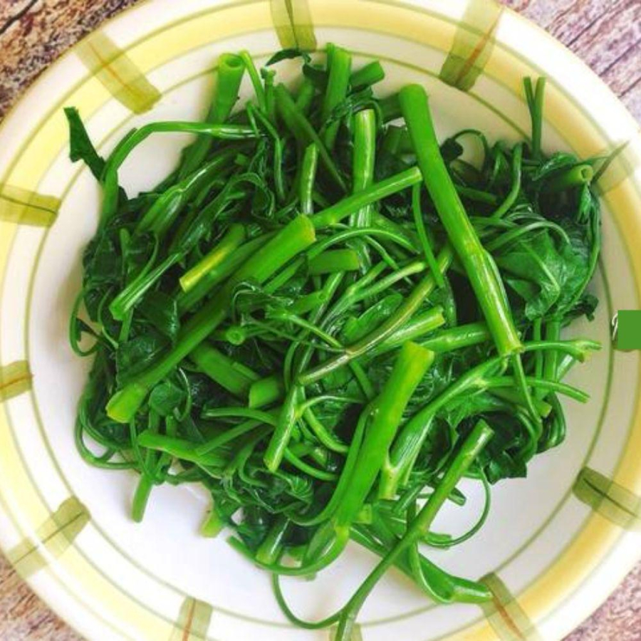 Món rau muống này rất hợp để chấm với nước mắm tỏi ớt cay, mang đến một bữa ăn ngon miệng