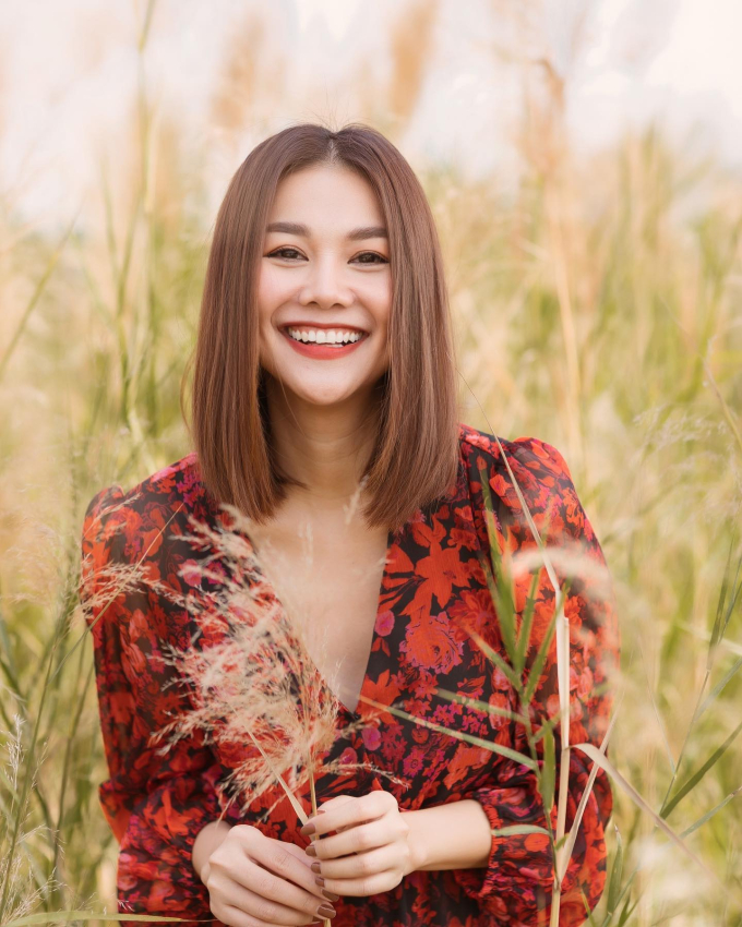Không muốn cắt tóc quá ngắn, chị em hãy tham khảo Link Vào SHBET88 Mới Nhất ngắn ngang vai suôn thẳng, uốn đuôi cụp nhẹ.