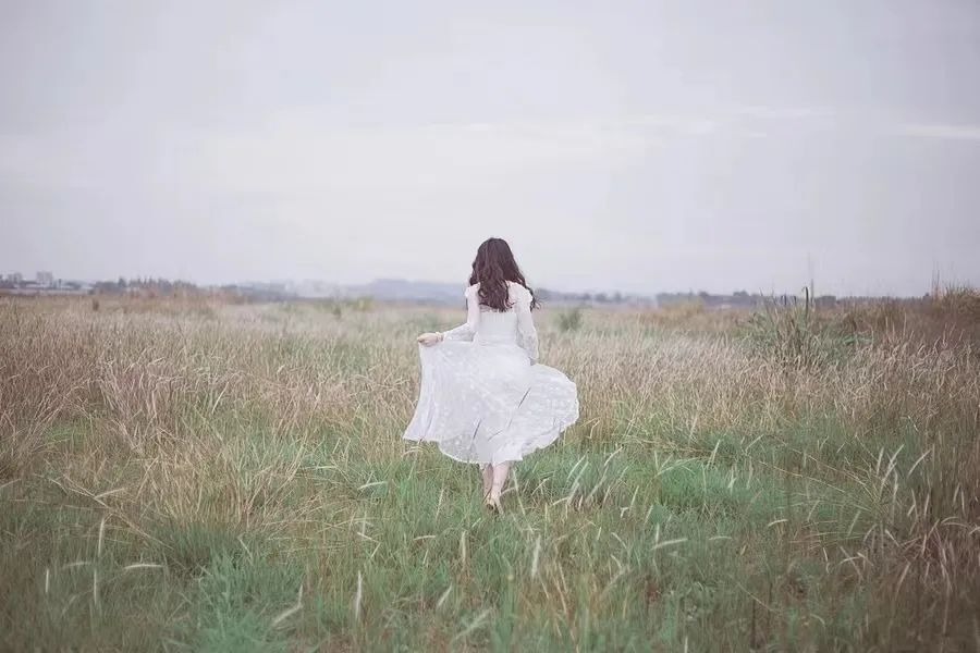 Những người thích chỉ trích và phán xét thường là những kẻ ích kỷ, tìm niềm vui từ việc buôn chuyện. Họ thường mang theo sự hẹp hòi và thành kiến.    