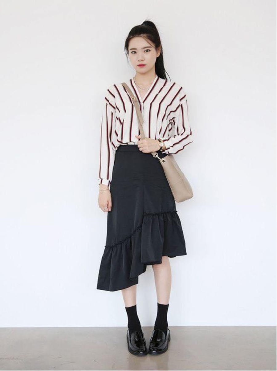 Bạn nên chọn những mẫu váy có độ dài trên đầu gối khoảng 5-10cm để tạo sự cân đối cho Sh88bet đăng ký miễn phí. 
