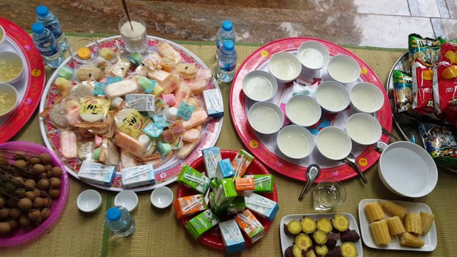 Cháo trắng là món đồ không thể thiếu trong cúng rằm tháng 7