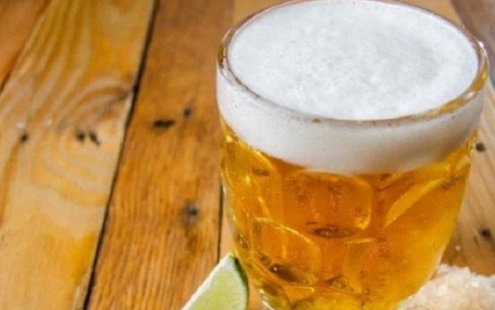 Thả muối vào bia lợi gì