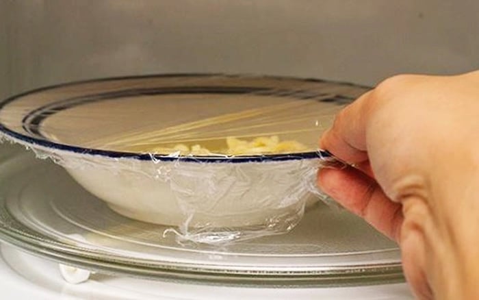 Màng bọc dành cho lò vi sóng thường có giá thành cao hơn so với loại thông thường