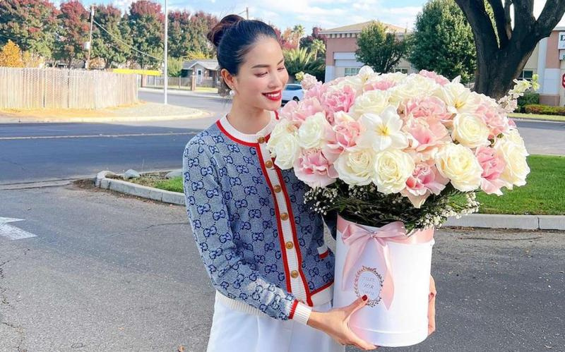 Động thái này của Phạm Hương ngay lập tức thu hút sự chú ý từ phía một bộ phận khán giả.