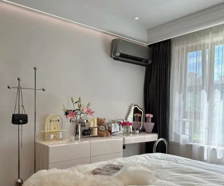 Kê giường ngay dưới điều hòa để gió thổi trực tiếp vào Sh88bet đăng ký miễn phí có thể khiến bạn cảm thấy mát hơn, nhưng thực tế, đây không phải là lựa chọn tốt.