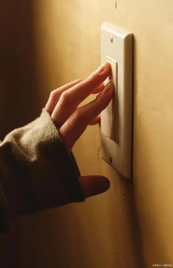 Vì sao phụ nữ thích tắt đèn?    