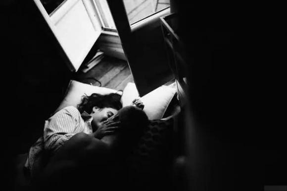 Càng tự ti, càng lo lắng bạn càng trở nên kém hấp dẫn đó.    