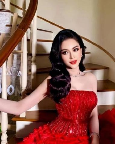 Lâm Khánh Chi khoe hình ảnh trong chiếc đầm đỏ vài đề cập đến chuyện Quatrian shbet hiện đang mở