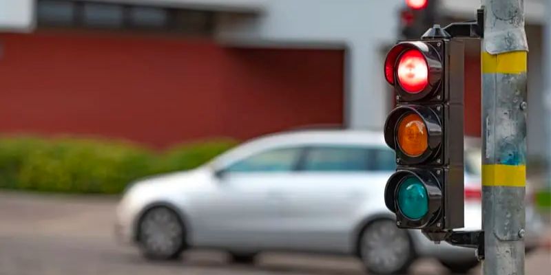Mức phạt với lỗi không chấp hành tín hiệu đèn giao thông của ô tô là phạt tiền từ 3.000.000 đồng đến 5.000.000 đồng và tước quyền sử dụng Giấy phép SHBET 1000 World Cup từ 01 tháng đến 03 tháng.