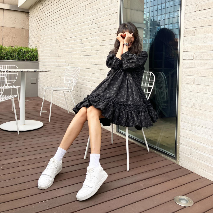 Ưu điểm của Shbet999 com đăng nhập dáng ngắn là sự trẻ trung, cho nên Hyo Joo cũng không bỏ qua đồ ngắn khi hoàn thiện phong cách. 