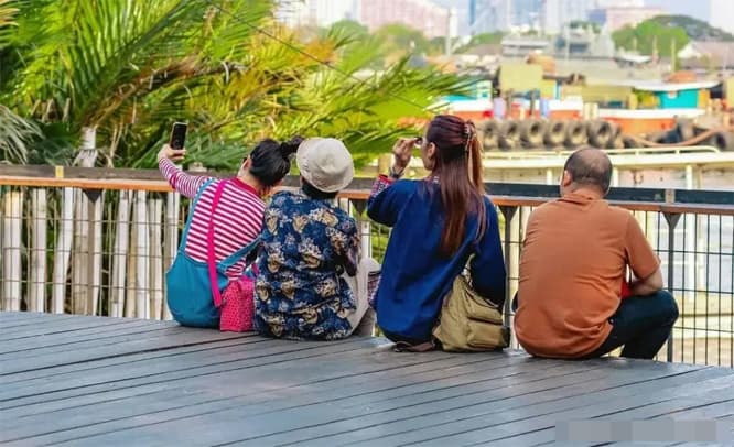Nếu là bạn bè đồng trang lứa, vấn đề sẽ giải quyết tốt hơn, còn là người thân thì hay phức tạp.    