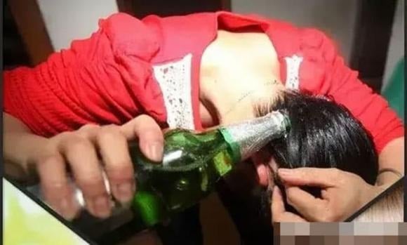 Nếu bạn gặp tình trạng ngứa da đầu và gàu lâu dài mà các loại Shbet thế giới casino trong tay bạn không cải thiện, hãy thử dùng bia.