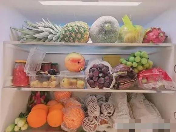 Nếu bạn thích uống bia, bạn có thể tận dụng mùi thơm nhẹ của bia để khử mùi hôi trong tủ lạnh.