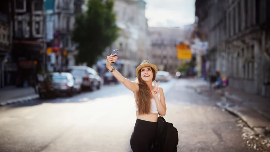 Ăn ảnh ý chỉ người vào hình ảnh trông đẹp hơn ngoài đời thực