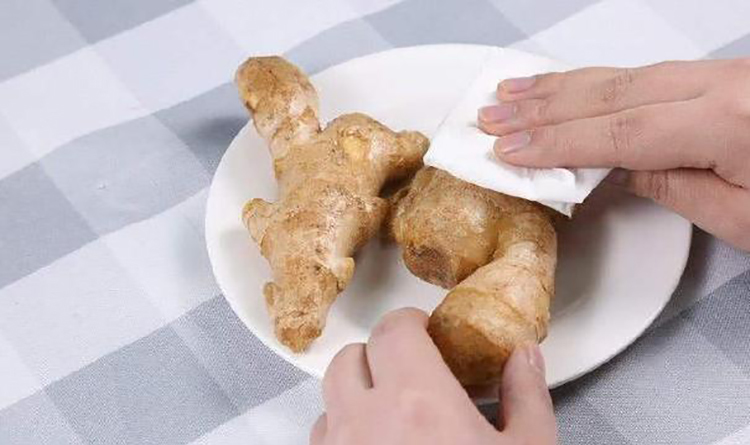 Nơi bảo quản gừng cũng cần cách xa các thực phẩm có mùi nồng để tránh truyền mùi.