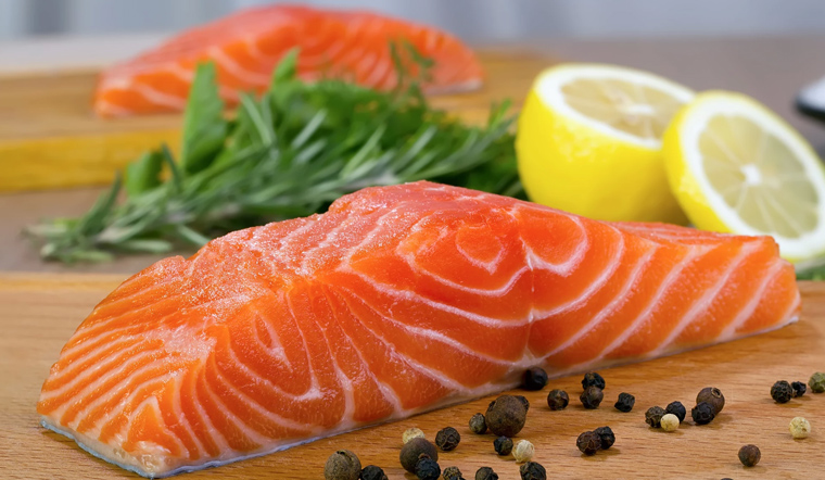 Cá hồi bổ ngang nhân sâm tổ yến