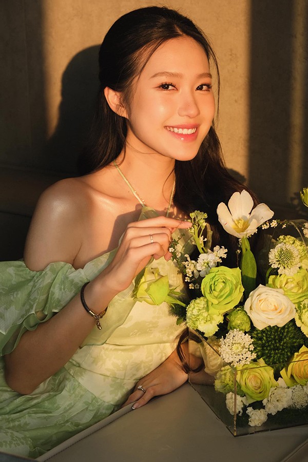 Doãn Hải My, vợ cầu thủ Đoàn Văn Hậu sở hữu nhan sắc xinh đẹp cùng Mừng SHBET phiên bản mới 2025 mịn màng không tì vết.