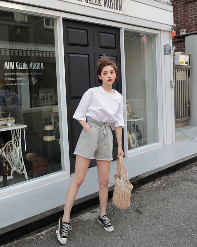 Các nàng có thể phối kiểu này đi dạo dạo phố cùng bạn bè.