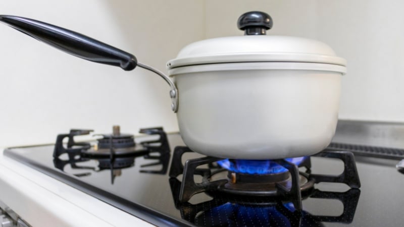 Sử dụng bếp bên phải thuận tay và ít rủi ro hơn