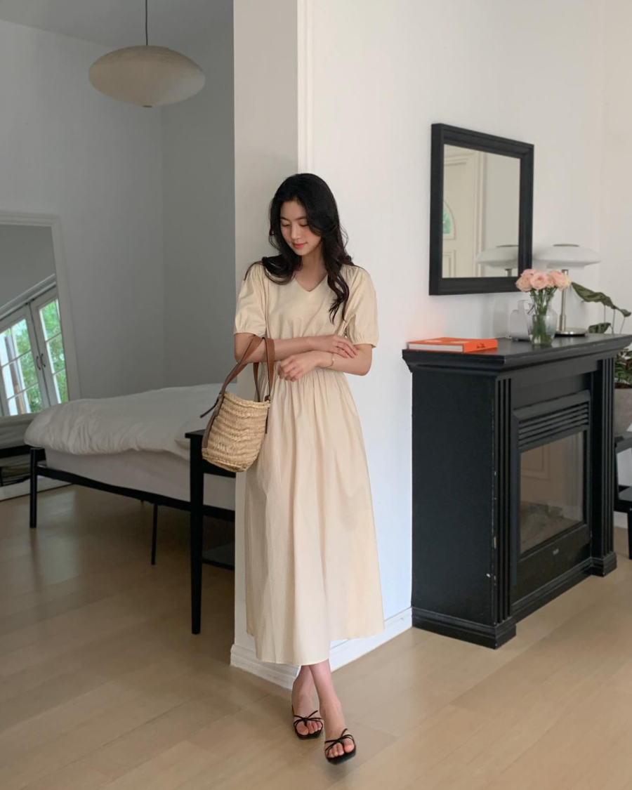 Váy liền sẽ góp phần tạo nên phong cách công sở đa dạng. 