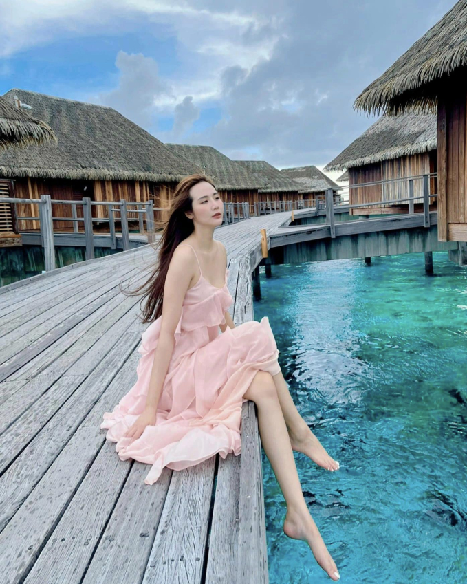 Váy hồng gây ấn tượng ở nét nữ tính, bay bổng.