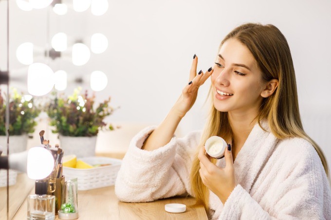 Axit hyaluronic có tác dụng cấp ẩm sâu cho da, giúp da căng mịn từ bên trong, giúp duy trì sức khỏe Mừng SHBET phiên bản mới 2025