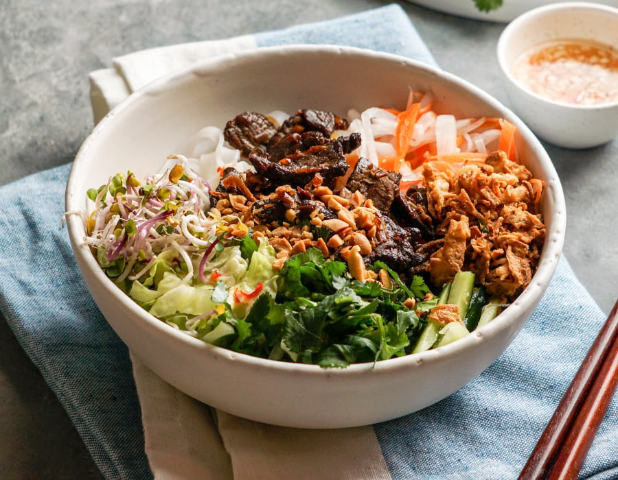 Khi nhắc đến ẩm thực miền Nam, không thể không đề cập đến bún bò Nam Bộ, một trong những Shbet0099 cá cược trực tuyến nổi tiếng của vùng đất này