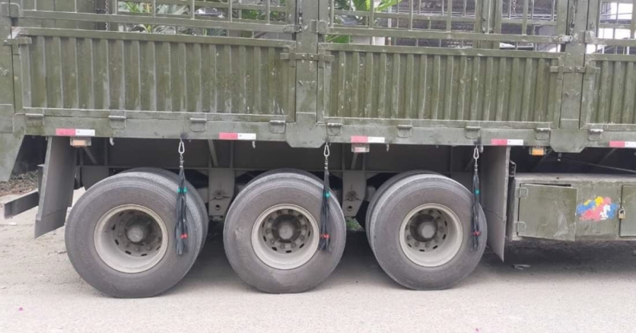 Cách treo dây này tuy đơn giản với chi phí rẻ mang lại hiệu quả cao, có tác dụng rất lớn với tài xế xe tải.