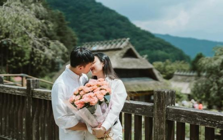 Midu đã đăng tải loạt ảnh ghi lại khoảnh khắc bình yên bên chồng là doanh nhân Minh Đạt.
