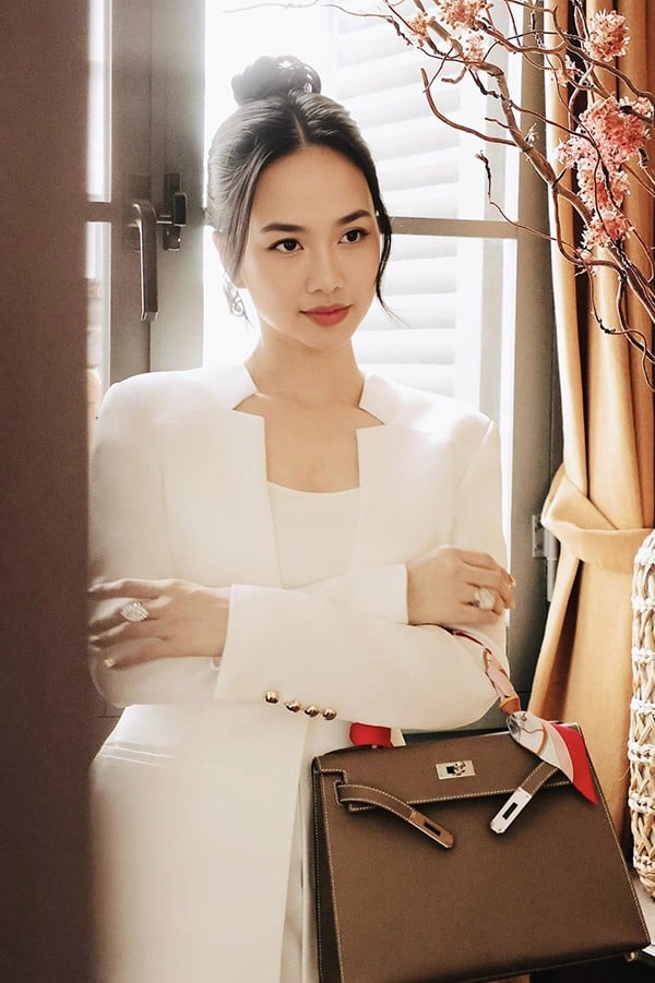 Cô sử dụng mỹ phẩm theo mùa và theo điều tiết Sh88bet đăng ký miễn phí. 