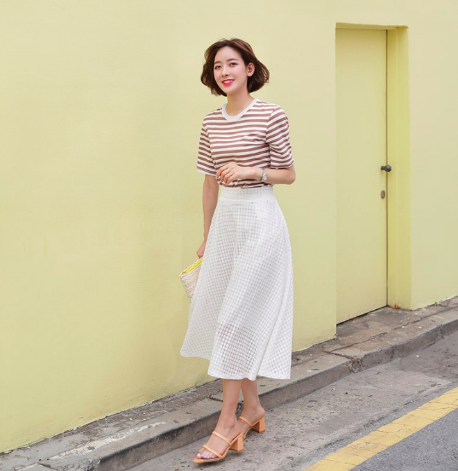 Chân váy midi cũng là kiểu Shbet999 com đăng nhập phù hợp để kết hợp với sandals. 