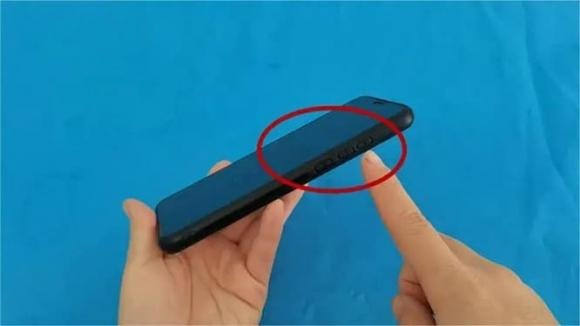 Trong trường hợp khẩn cấp, nhấn và giữ nút nguồn trong 2 giây để hiển thị menu chọn 