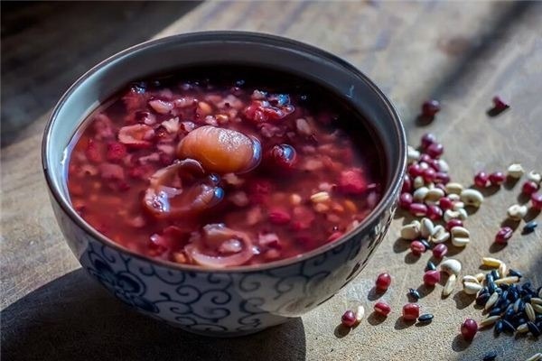 Ngày Thất tịch (7/7 Âm lịch), giới trẻ thường rủ nhau đi ăn chè đậu đỏ với mong muốn tìm được người yêu, thoát kiếp FA.  