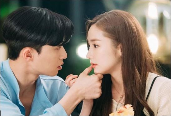 Khi phụ nữ có nhiều đàn ông theo đuổi mà họ chẳng ngại nói ra hết với bạn thì chứng tỏ cô ấy chung thủy. (ảnh minh họa)