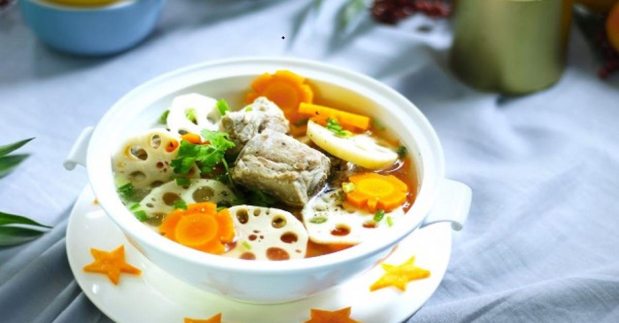 Củ sen nấu sườn rất giàu dinh dưỡng. Ảnh minh họa